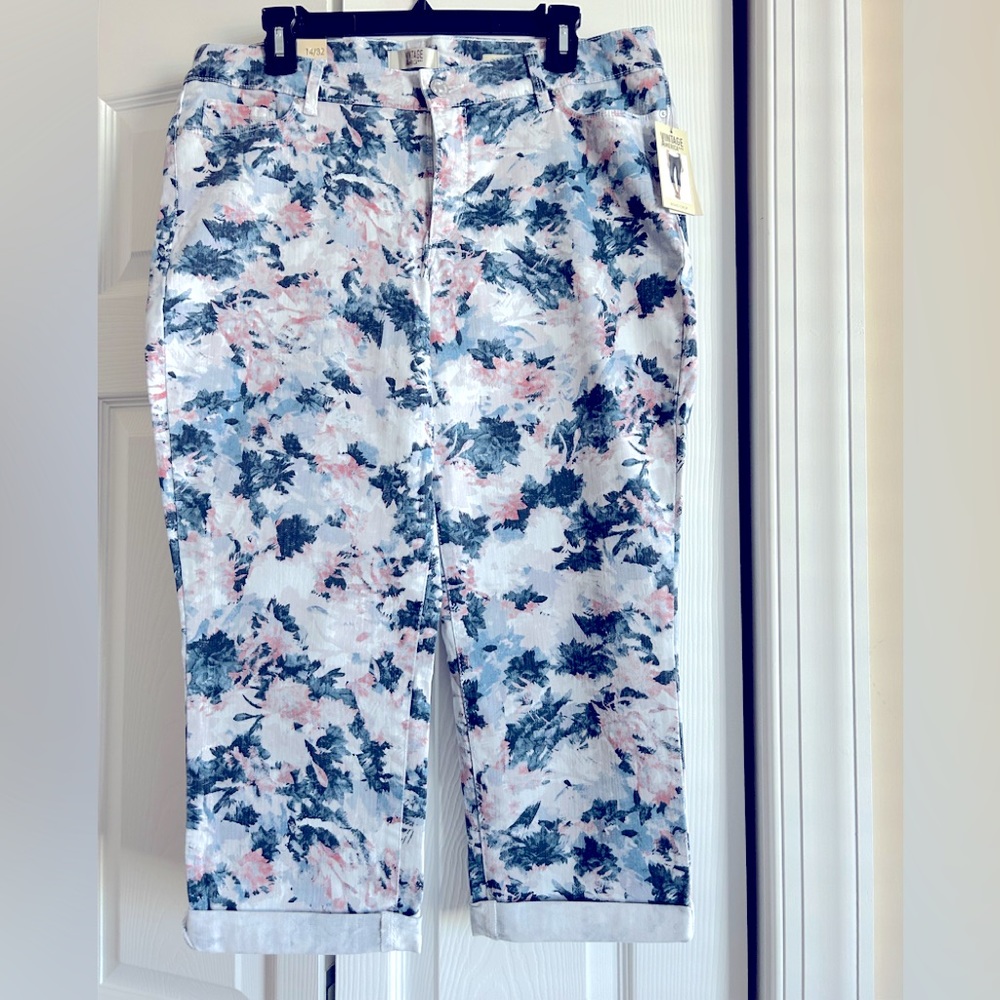 Brand new Vintage American Blues size 14/32 Boho crop capris.
